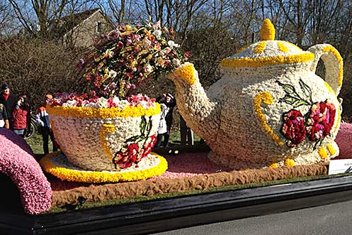 Time for tea at Holland's annual Flower Parade